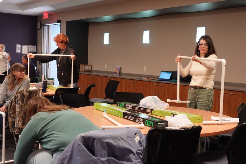 The University of Illinois Extension Master Gardeners invites participants to a series of educational workshops this spring. Participants will learn practical skills to jump-start their gardening projects and bring plants into their homes.