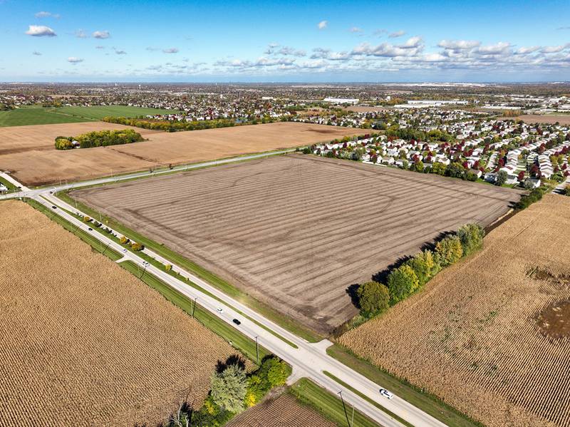 M/I Homes, one of the top homebuilders in the Chicagoland area, will be constructing 370 homes in Plainfield. The site at 143rd Street and South Steiner Road at Lockley Park will offer 99 two-story attached townhomes and 69 ranch villas.