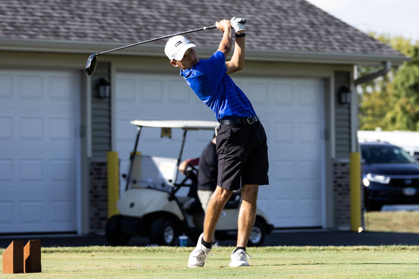 Lincoln-Way East’s Nico Mancini tees off at the first hole during the IHSA Boys’ Class 3A Sectional at Wedgewood Golf Course in Plainfield on Oct. 6, 2025.