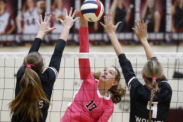 Huntley stays in FVC title hunt with win against Prairie Ridge