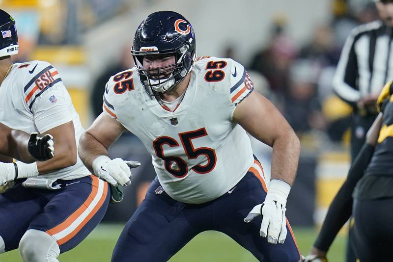 Chicago Bears guard Cody Whitehair blocks against the Pittsburgh Steelers, Monday, Nov. 8, 2021, in Pittsburgh.