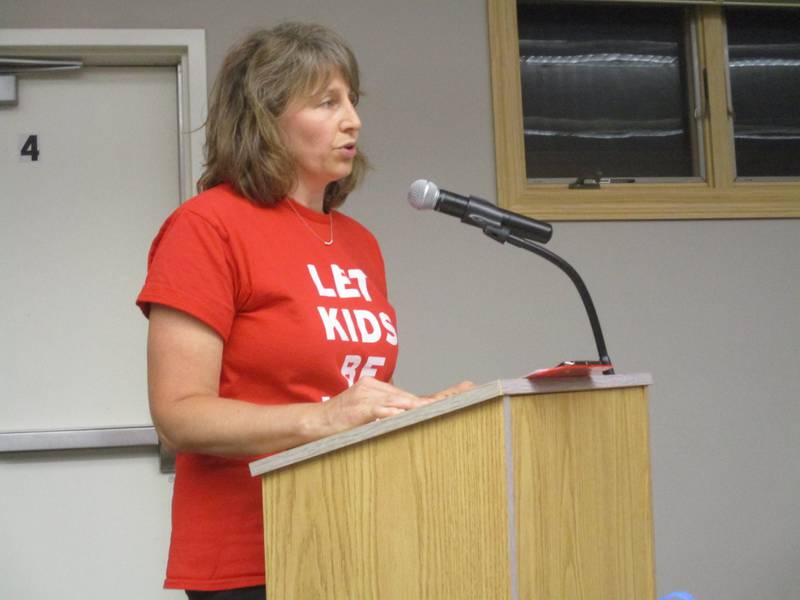 Drag show opponent Molly Krempski blasts Yorkville Mayor John Purcell at the Sept. 13, 2022 Yorkville City Council meeting.