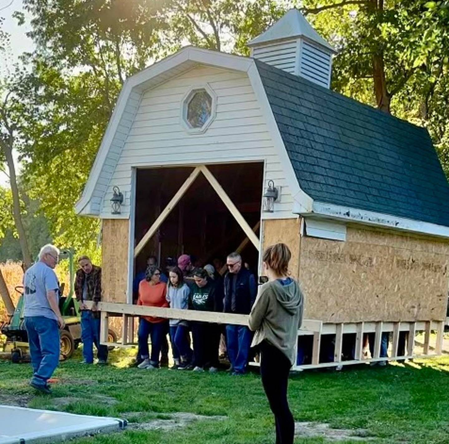 Dixon residents participating in the Bower's Amish shed moving