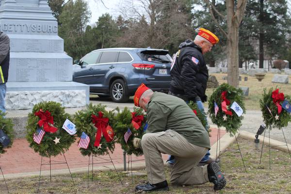 Crystal Lake American Legion will decorate veterans’ graves with Wreaths Across America Dec. 13