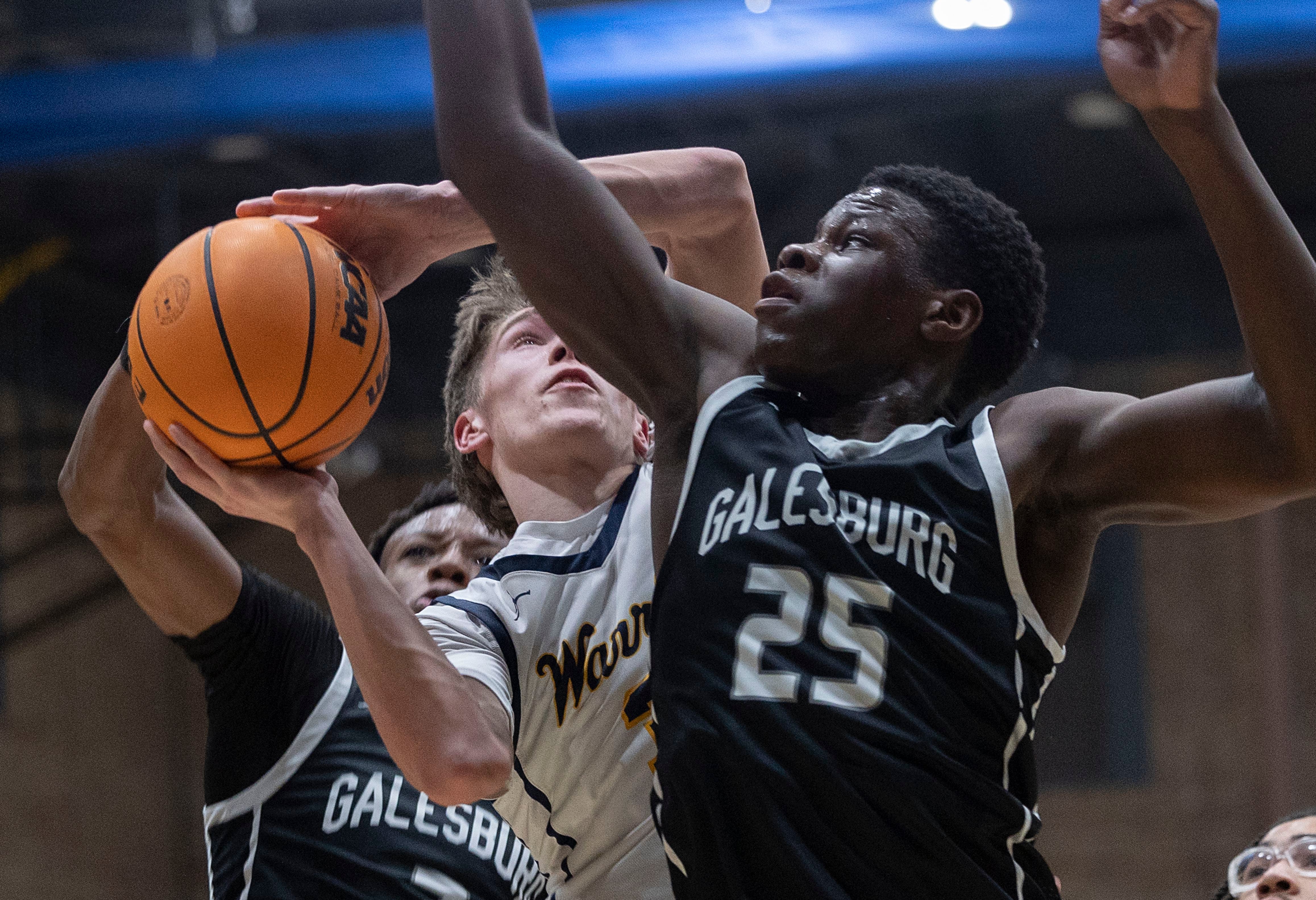 Sterling’s Jack Saathoff goes up to the hoop against Galesburg’s Keigen Crummer (left) and Eden Mayala Tuesday, Feb. 10, 2026.