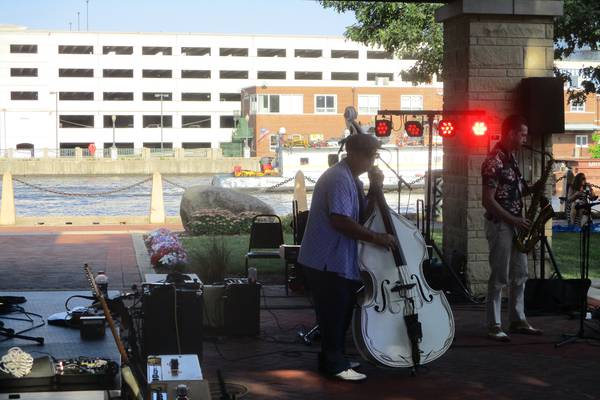 ‘I love the blues’: Fans flock to Joliet’s Bicentennial Park for annual music festival 