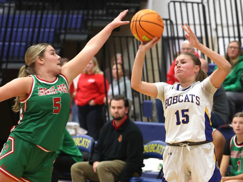 Somonauk-Leland's Kiley Mason shoots over La Salle-Peru's Emma Jereb during their game Thursday, Nov. 20, 2025, in the Tim Humes Breakout girls basketball tournament at Somonauk High School.