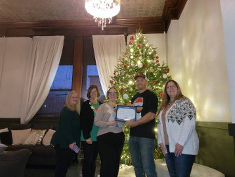 The Silver Fox/The 122 Club was recognized as the Streator Chamber of Commerce’s Business of the Month for November. Pictured from left: Jeanne McMenamin, Chamber; Lori Snell, Chamber Board; Bill Phelan, Owner of The Silver Fox/The 122 Club; Amber Miller, Executive Director; and Dana Stillwell, Chamber Board.