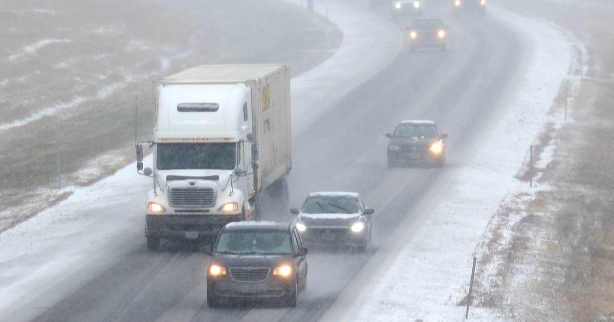 Heavy snow to continue through Saturday in northern Illinois