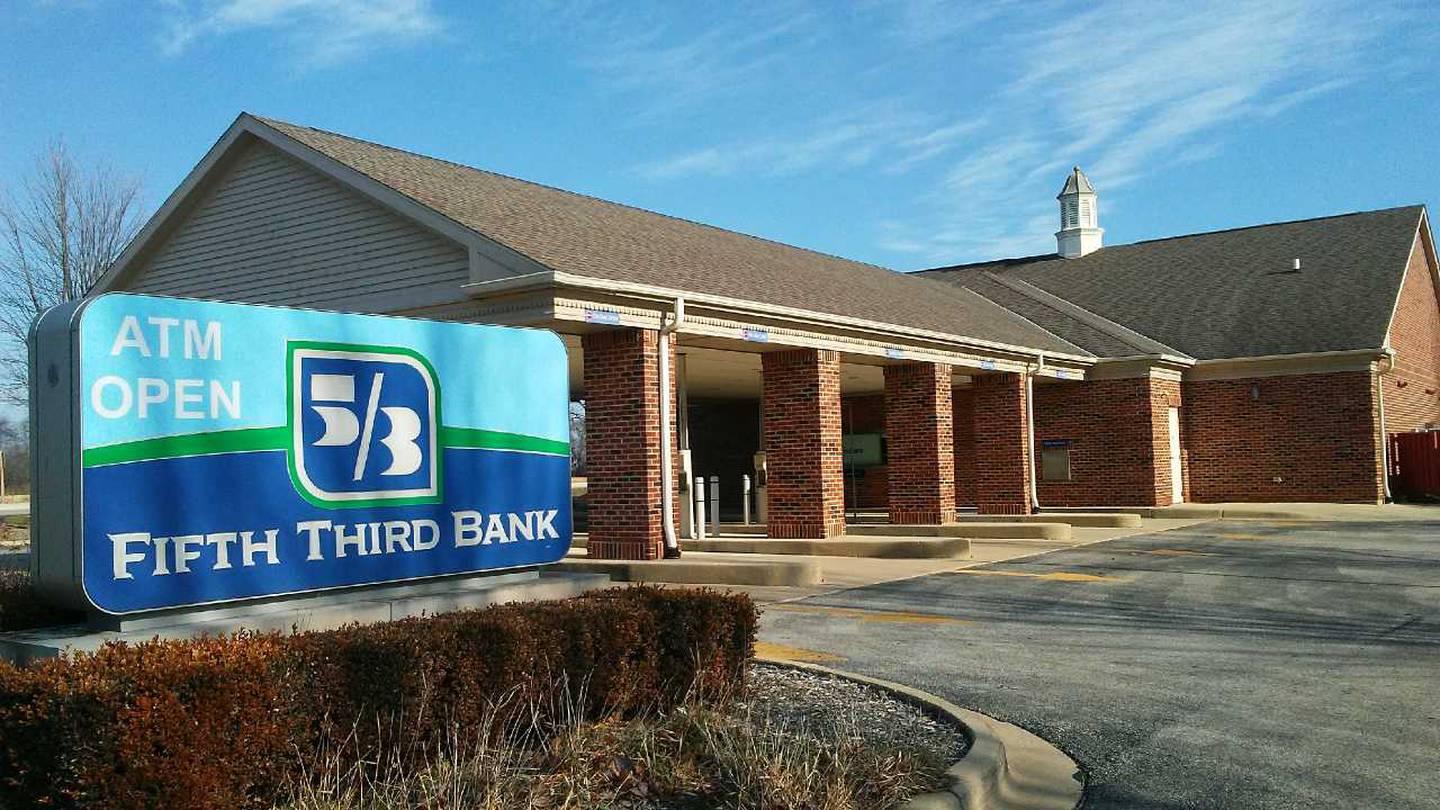 This vacant bank building will be demolished to make way for a Chipotle Mexican Grill restaurant at the southeast corner of Route 34 and Marketplace Drive in Yorkville.