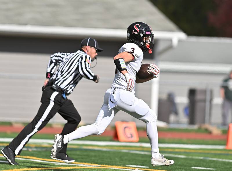 Springfield's Deandre Brown (3) sprints to the end zone during the class 5A first round playoff game against Providence Catholic on Saturday, NOV. 01, 2025, at New Lenox.