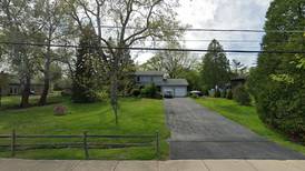 Single-family home sells in Lombard for $430,000
