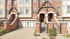 Single-family home sells in St. Charles for $940,000