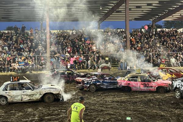 A ‘Smashing’ Success: Grandstands packed at Ogle County demo derby