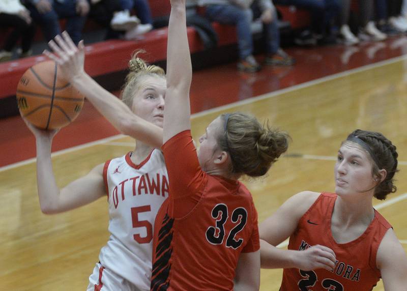 Grace Carroll (5) works against the defense of Metamora's Ella Russell on Monday, Jan. 2, 2023, at Ottawa's Kingman Gym.
