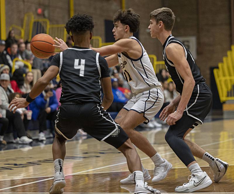 Sterling’s Nico Battaglia makes a pass against Galesburg Friday, Jan. 5, 2024 at Sterling High School.