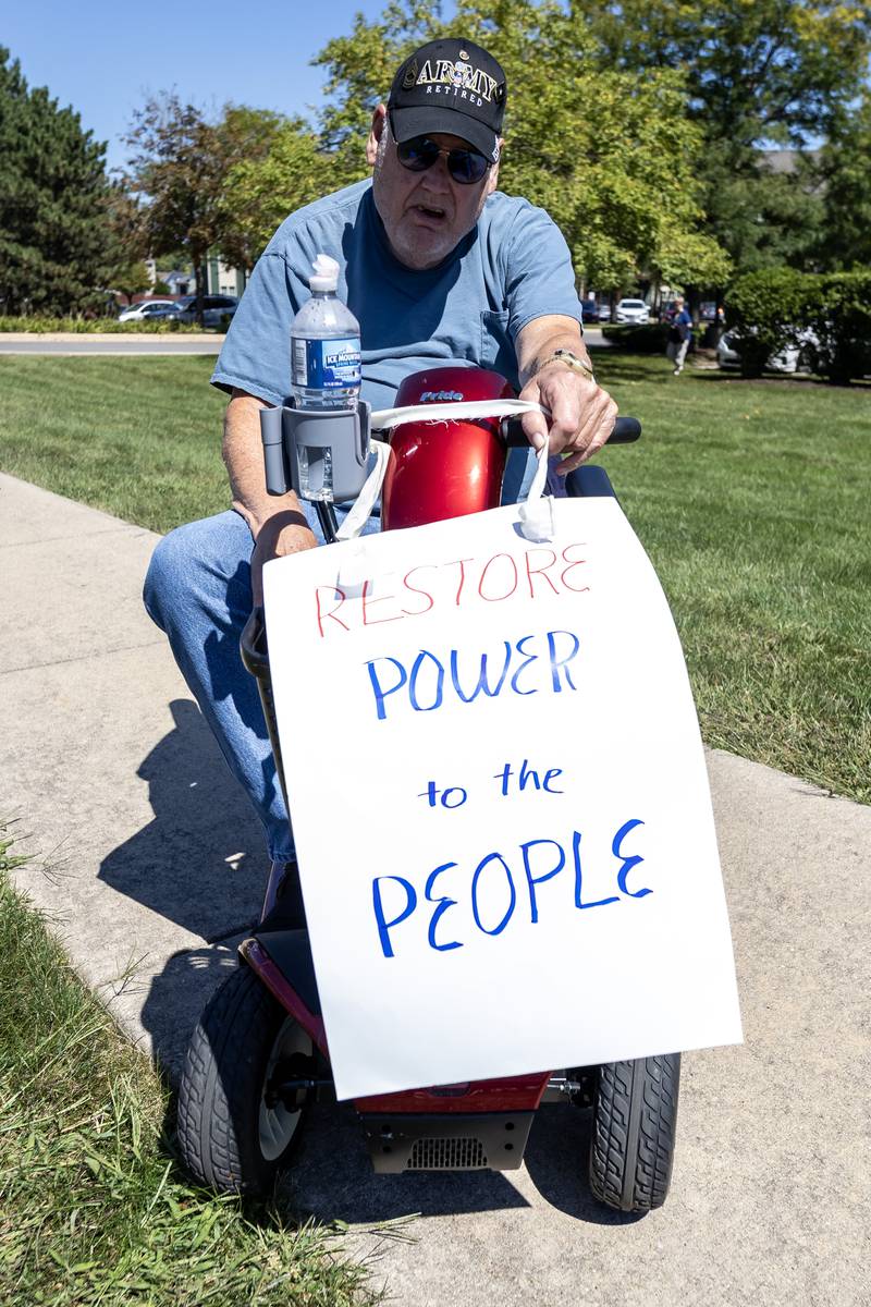 Gene Unsell participates in the ‘Workers Over Billionaires’ Labor Day Protest on the 1100 block of N. River Rd. in Shorewood, IL, on Sept. 1, 2025.