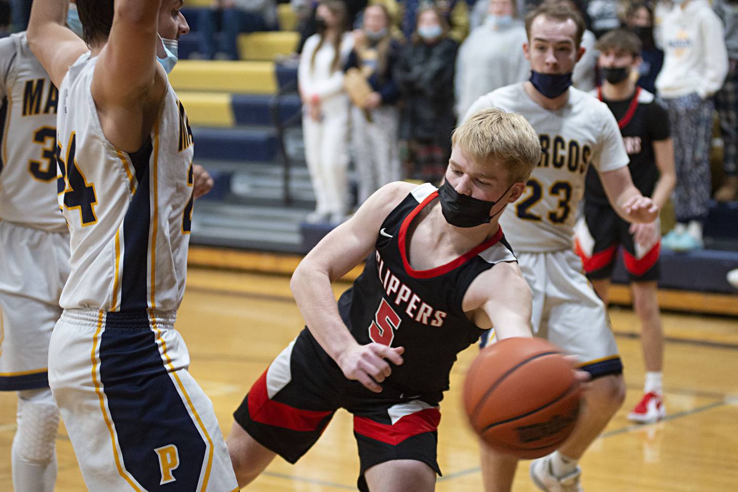 Amboy's Andrew Jones makes a pass against Polo on Wednesday, Jan. 26, 2022.