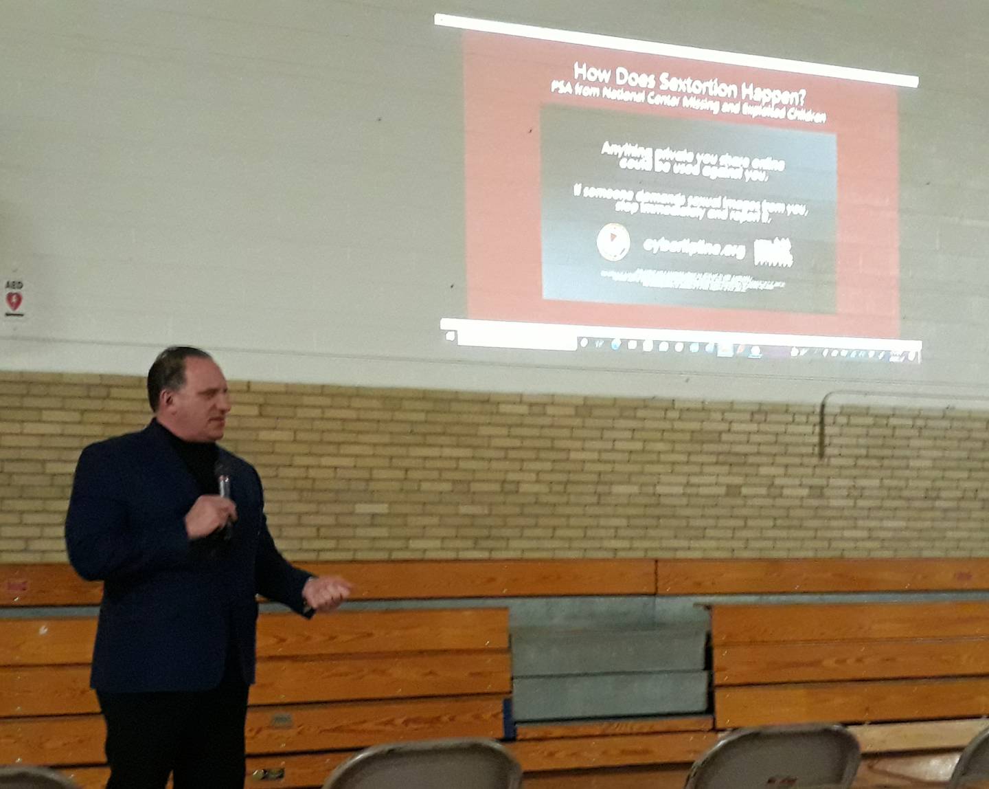 Det. Richard Wistocki, a child cyber crime expert, speaks to parents Tuesday, March 8, 2022, at Northlawn School in Streator about the dangers of online predators.