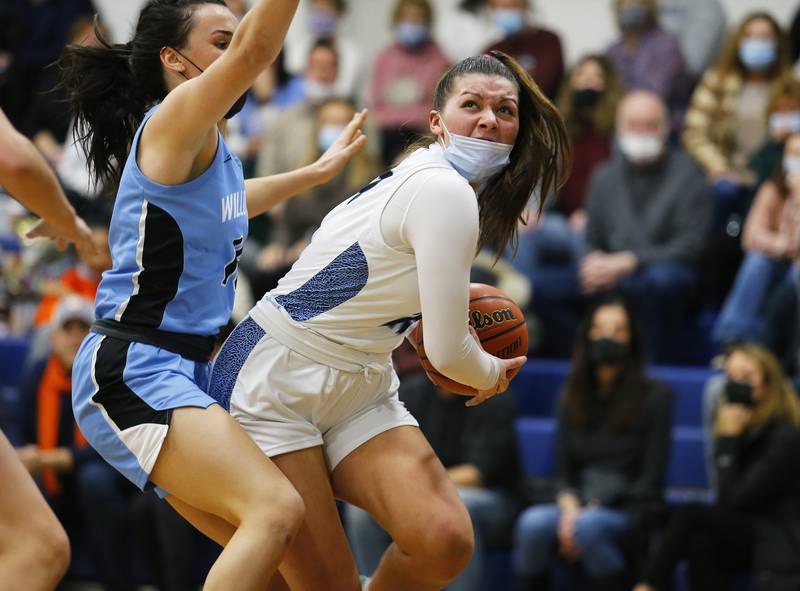 Nazareth's Danielle Scully drives to the basket during the girls varsity basketball game between Willowbrook High School and Nazareth Academy on Thursday, January 13, 2022 in La Grange Park, IL.