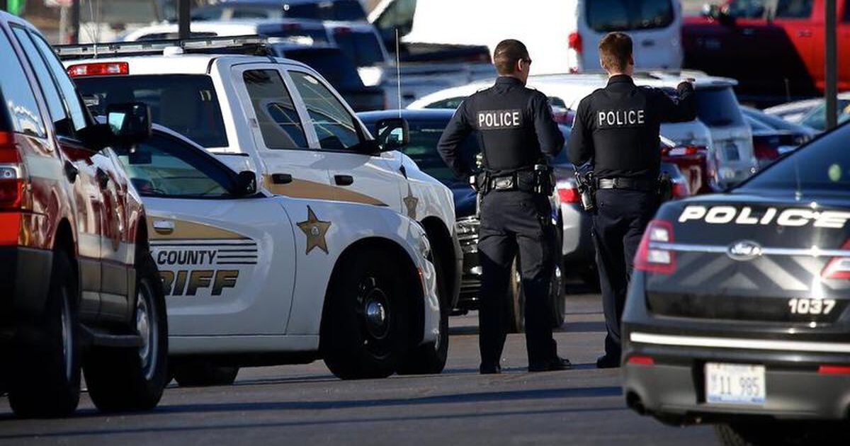 Police Man told friend to call in bomb threat to Crystal Lake car