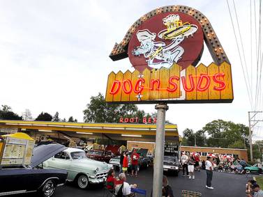These Illinois drive-up restaurants offer a nostalgic summer experience