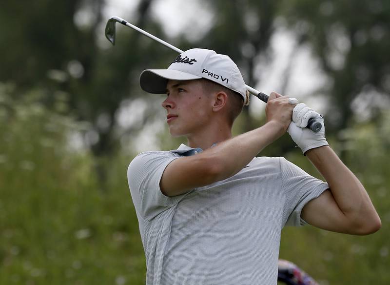 Chase Garden watches his tee shot on the fifth hole during the final round of McHenry County Junior Amateur Golf Tournament  on Tuesday, July 18, 2025, at Foxford Hills Golf Club in Cary.