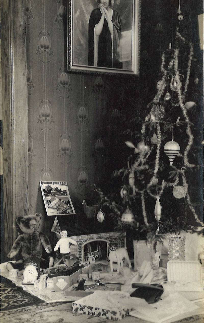 Christmas in the William Miller family home in McHenry County in 1915.