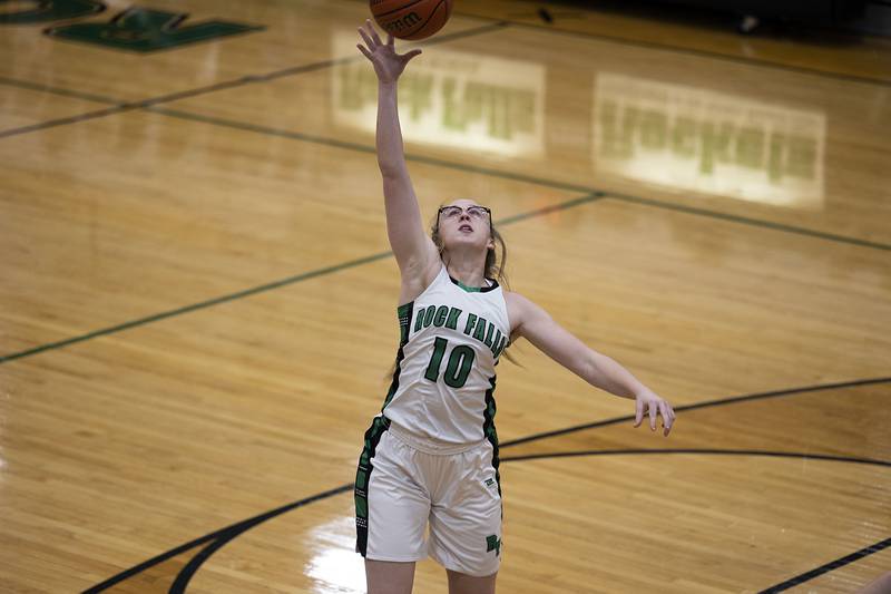 Rock Falls’ Patty Teague takes a pass against Mendota Saturday, Jan. 14, 2023.