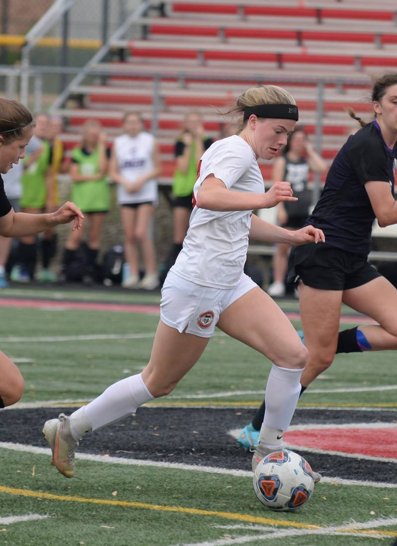 Glenbard East's Mala Zatarski makes her way down field against Downers Grove North during the regional final game against Glenbard East Friday May 20, 2022.