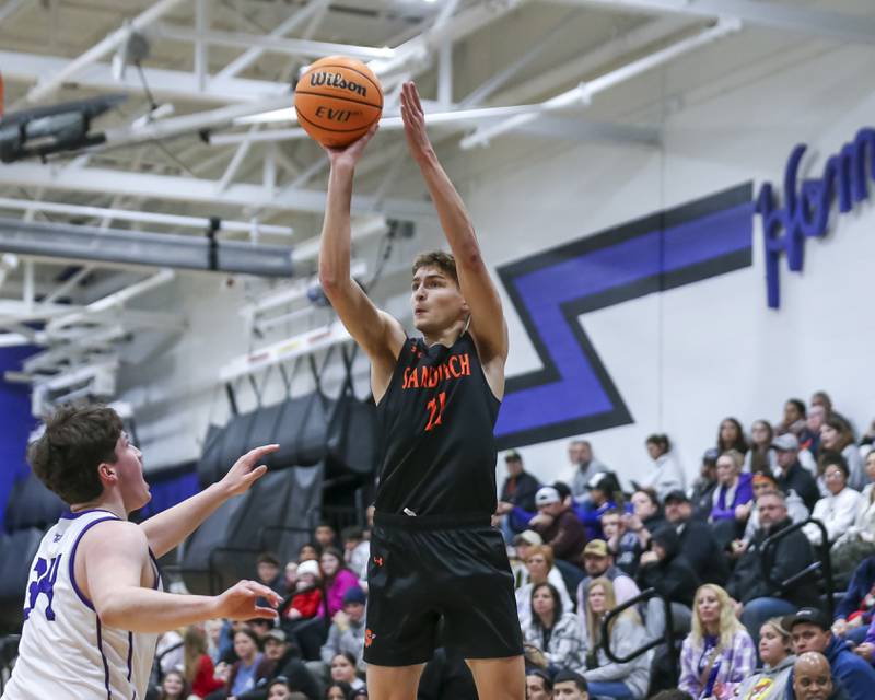 Sandwich's Ej Treptow (21) shoots a jump shot during their basketball game between Sandwich at Plano Tuesday, Dec 9, 2025 in Plano.