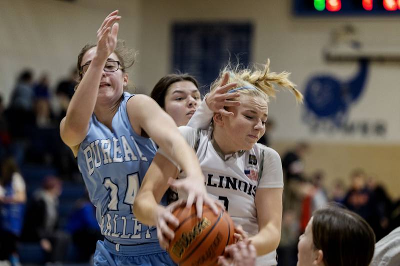 Bureau Valley’s Lynzie Cady and Newman’s Jessalin Johns fights for a rebound Monday, Jan. 23, 2023.