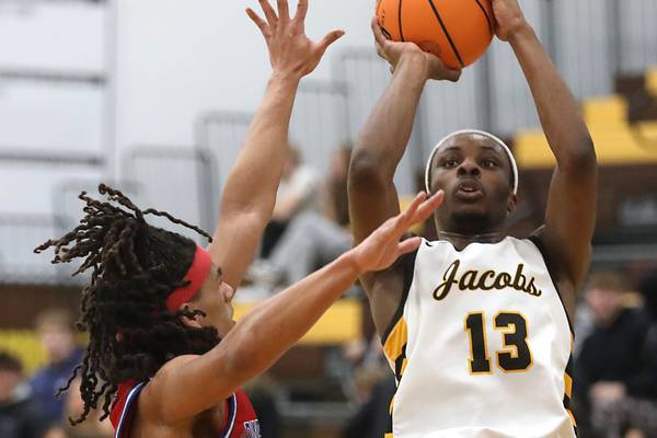 Elijah Bell, Jacobs wear it well in win over Dundee-Crown