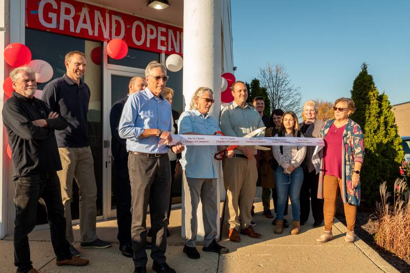 As part of its ongoing corporate growth and expansion program, Tek Pak Inc., a global manufacturing and packaging solutions company located in the Fox Valley region celebrated the grand opening of its new state of the art training center and inventory facility in St. Charles on Wednesday, November 2, 2022