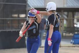 Clifton Central softball scores 9-2 win over Gardner-South Wilmington