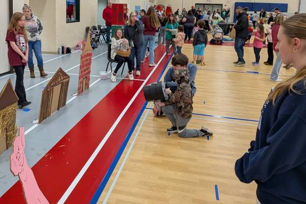 Leaf River Soaring Eagles 4-H Club helps at Penny Carnival
