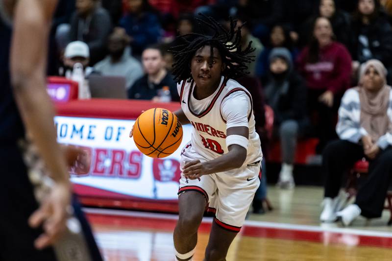 Bolingbrook's Marlon Williams makes a nice move during a varsity boys basketball game against Oswego East at Bolingbrook on Dec. 12, 2025.