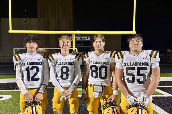 St. Laurence rumbles for IHSA Class 6A playoff win against Oak Lawn