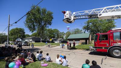 Lincoln Elementary students simulate space landings with egg drop science project