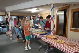 Plano Methodist Church members hold church picnic