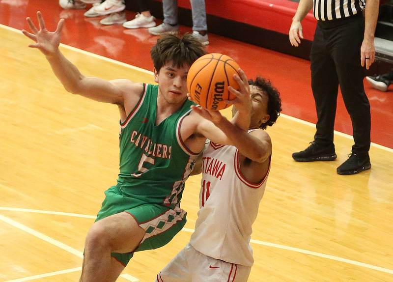 LP's Erick Sotelo breaks up a pass intended for Ottawa's Hezekiah Joachim on Friday, Feb. 6, 2026 in Kingman Gymnasium at Ottawa High School.