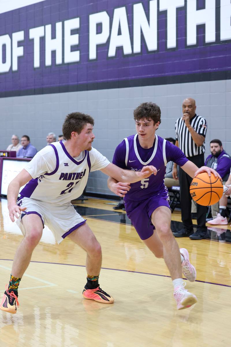 Wilmington's Declan Moran drives to the lane against Manteno's Mitchell Boyd during Wilmington's 60-35 victory over Manteno on Tuesday, Feb. 17, 2026.