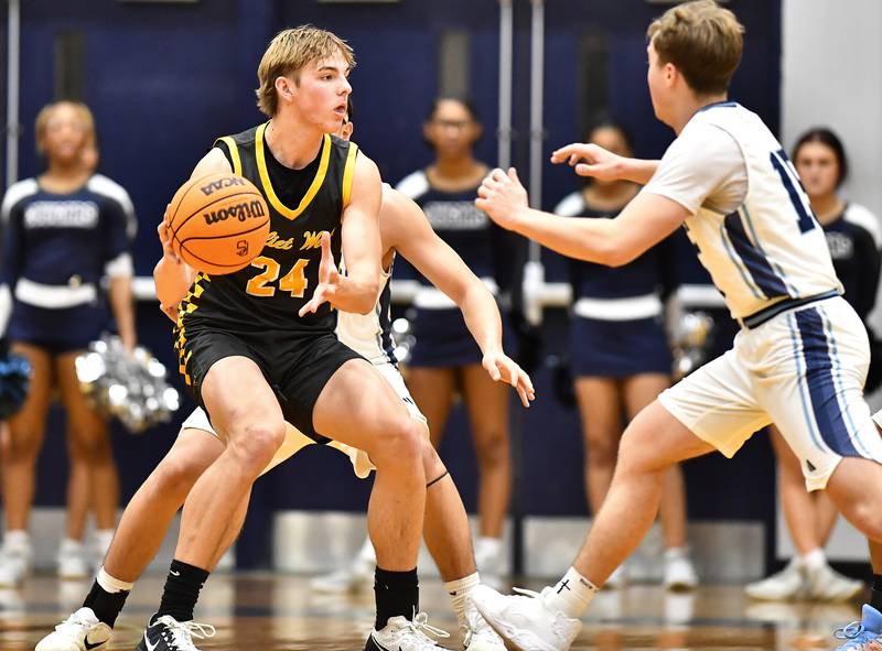 Joliet West's Ryan Lipke looks to pass the ball during the conference game against Plainfield South on Friday, DEC. 05, 2025, at Plainfield.