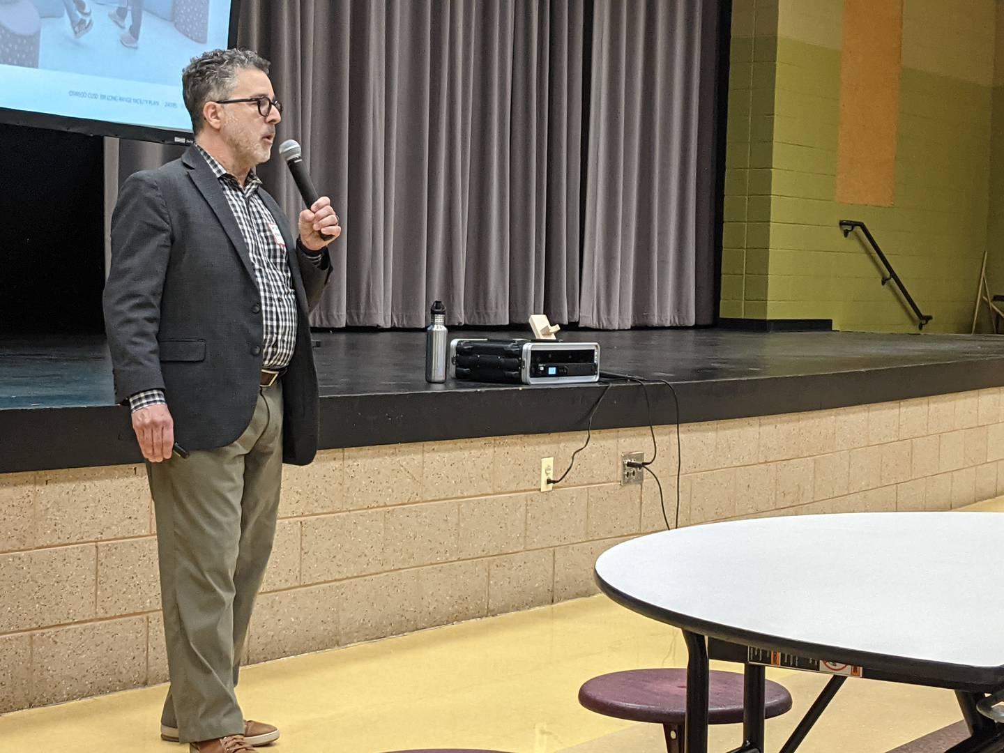 Stuart Brodsky, principal with Wight & Company, speaks to those attending a facility planning workshop at Murphy Junior High School in Plainfield on Sept. 10, 2025.