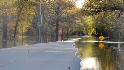 Wind gusts could add erosion risk to Mississippi River flooding