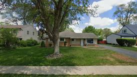 Single-family home sells in Bolingbrook for $340,000