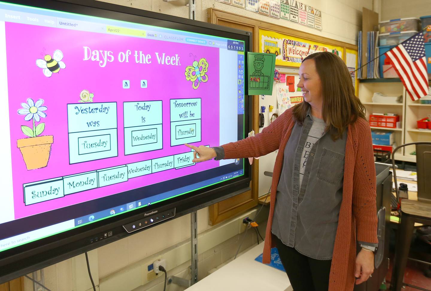 Amy Quinn, kindergarten teacher at Oglesby Lincoln School, teaches from the smart board on Wednesday, April 20, 2022 in Oglesby.