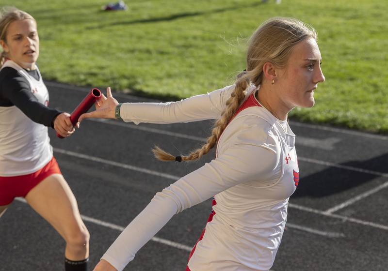 Oregon’s Skylar Bishop reaches back for the baton from Gabriele Hoyle Thursday, May 8, 2025, during the girls Big Northern Conference track meet.