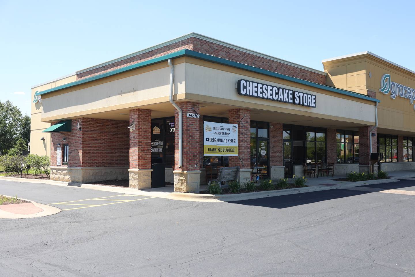 Steve Buresh started out selling cheesecakes in a mason jar at local farmer’s markets, which lead to him opening his Cheesecake Store in Plainfield in 2014.