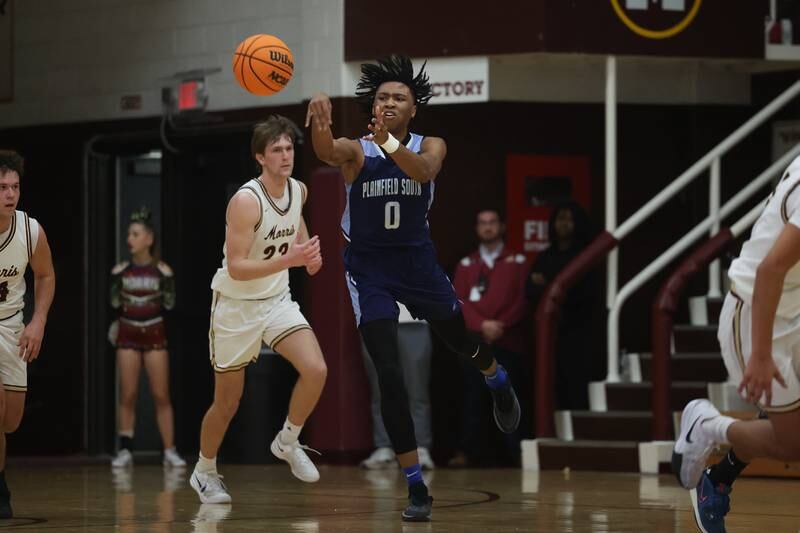 Plainfield South’s Kareem Parker makes a long pass against Morris on Wednesday, Jan. 29, 2025 in Morris.